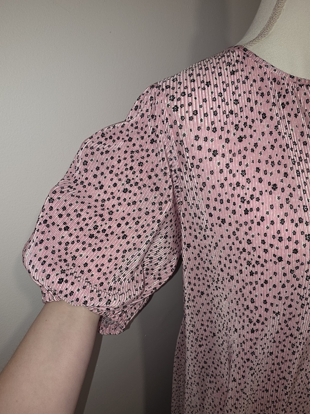 NWT ASOS Pink Crinkle Ditsy Floral Print Midi Dress Puff Sleeves Size 12 - Picture 3 of 9